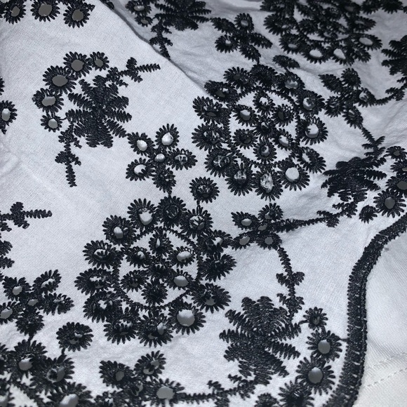 H&M Off-Shoulder Top - Picture 2 of 2